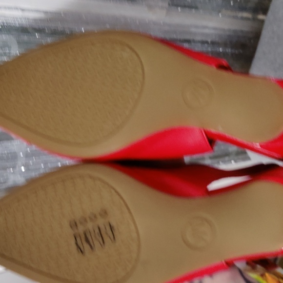 Michael Kors size 8 1inch heel red leather and red patten leather tip - Picture 5 of 6